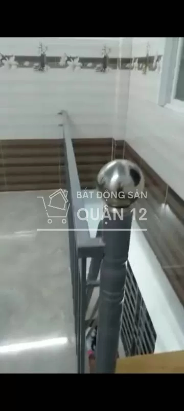 Cần tiền bán gấp căn nhà nhỏ Quản 12